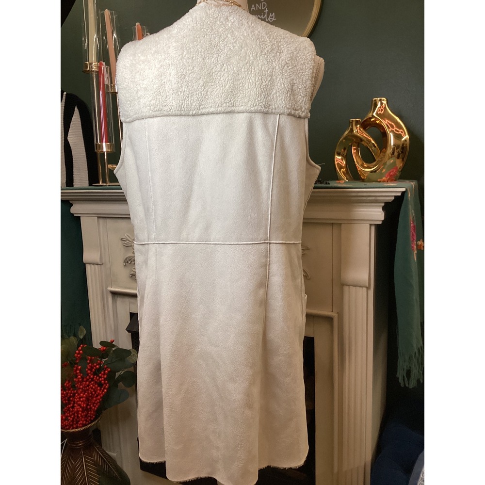 White House Black Market Vest Womens Medium Cream Excellent Faux Suede Shearling - Picture 3 of 5